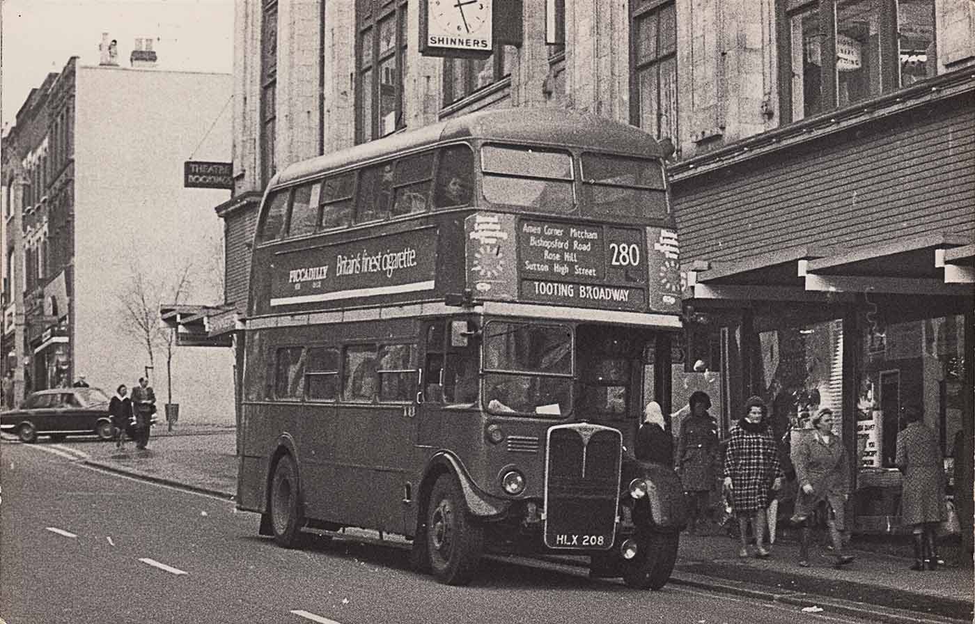 paula-roush-bus-spotting-photobook-msdm-publications-orphan1