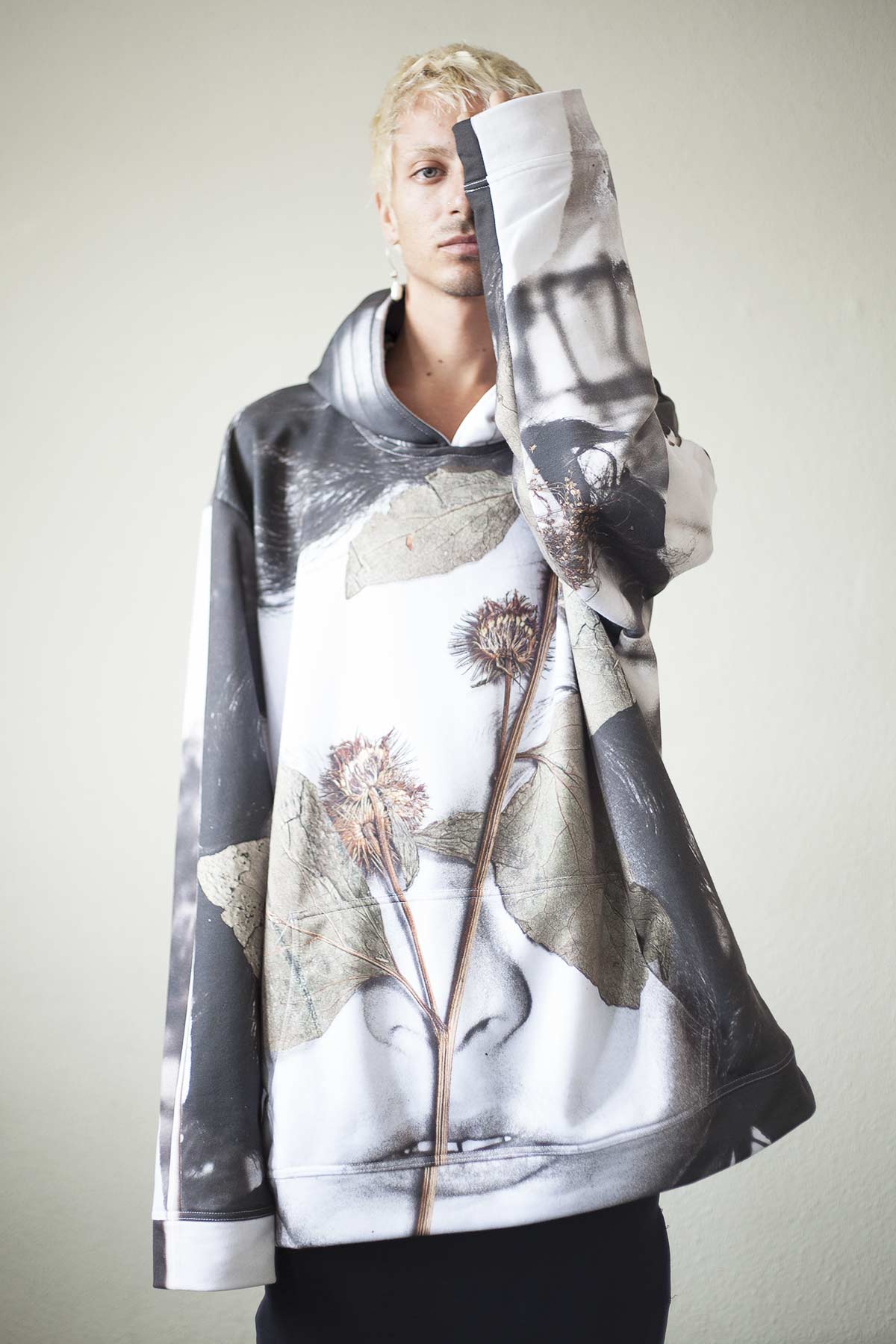 msdm-studio-flora-mccallica-hoodie-01